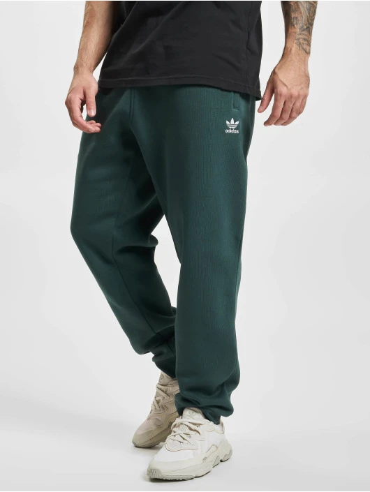 Herren Jogginghose Essentials in grün Adidas Originals Herren Jogginghose Essentials In Grün -Modisches Herrenbekleidungs Geschäft adidas originals jogginghose gruen 929567