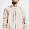 Alpha Industries Herren Bomberjacke Ma-1 TT In Weiß -Modisches Herrenbekleidungs Geschäft alpha industries bomberjacke weiss 807246