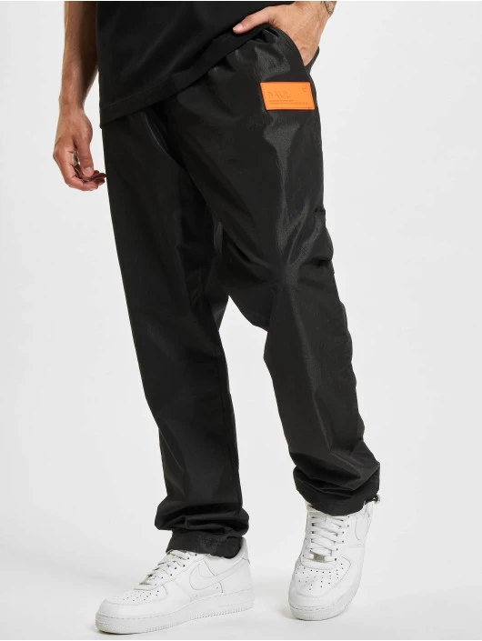 Herren Jogginghose Rubber Badge Loose in schwarz BALR Herren Jogginghose Rubber Badge Loose In Schwarz -Modisches Herrenbekleidungs Geschäft balr jogginghose schwarz 835916