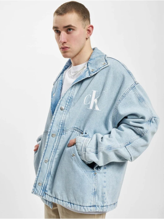 Herren Jeansjacken Oversized Padded Denim in grau Calvin Klein Herren Jeansjacken Oversized Padded Denim In Grau -Modisches Herrenbekleidungs Geschäft calvin klein jeansjacken grau 972979