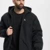 Calvin Klein Herren Winterjacke Stripe Padded In Schwarz -Modisches Herrenbekleidungs Geschäft calvin klein winterjacke schwarz 971340