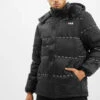 Fila Herren Puffer Jacket Tatsuji In Schwarz -Modisches Herrenbekleidungs Geschäft fila puffer jacket schwarz 699778