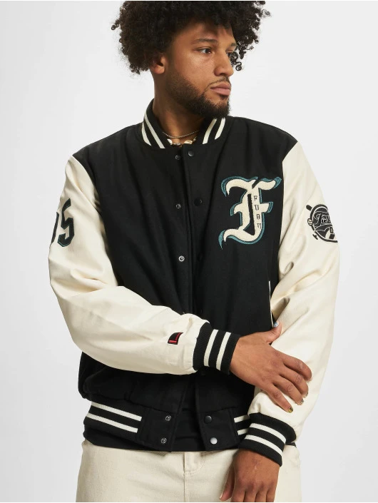 Herren College Jacke Tribal in schwarz FUBU Herren College Jacke Tribal In Schwarz -Modisches Herrenbekleidungs Geschäft fubu college jacke schwarz 931239