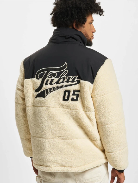 Herren Puffer Jacket Varsity Teddy in weiß FUBU Herren Puffer Jacket Varsity Teddy In Weiß -Modisches Herrenbekleidungs Geschäft fubu puffer jacket weiss 931240 1