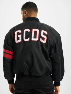 GCDS Herren Bomberjacke Bomber In Schwarz -Modisches Herrenbekleidungs Geschäft gcds bomberjacke schwarz 795479 1