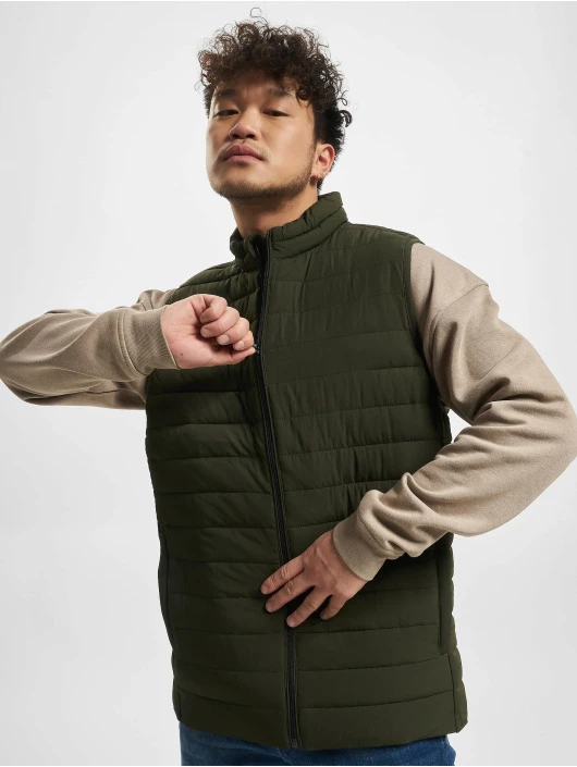 Herren Weste Recycle in grün Jack & Jones Herren Weste Recycle In Grün -Modisches Herrenbekleidungs Geschäft jack jones weste gruen 944221