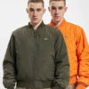 Lacoste Herren Bomberjacke Bomber In Olive -Modisches Herrenbekleidungs Geschäft lacoste bomberjacke olive 975925