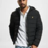 Lyle & Scott Herren Puffer Jacket Lightweight In Schwarz -Modisches Herrenbekleidungs Geschäft lyle scott puffer jacket schwarz 954517