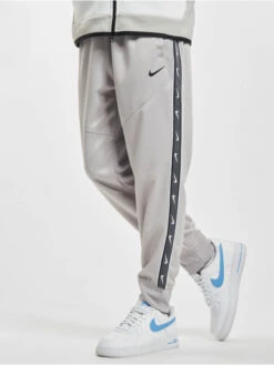 Nike Herren Jogginghose Sportswear Repeat In Grau