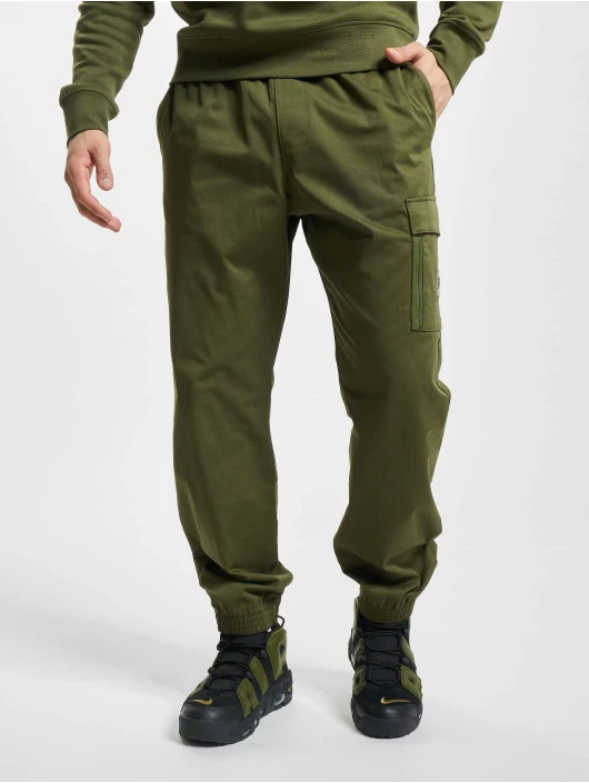 Herren Jogginghose Woven in grün Nike Herren Jogginghose Woven In Grün -Modisches Herrenbekleidungs Geschäft nike jogginghose gruen 975011