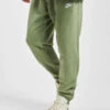 Nike Herren Jogginghose Club In Grün 2 Nike Herren Jogginghose Club In Grün -Modisches Herrenbekleidungs Geschäft nike jogginghose gruen 975202