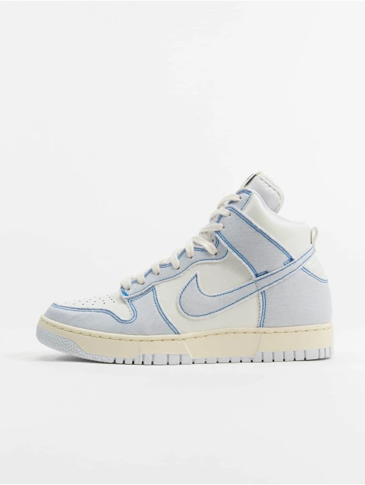 Sneaker Dunk High 1985 in weiß Nike Sneaker Dunk High 1985 In Weiß -Modisches Herrenbekleidungs Geschäft nike sneaker weiss 983071 1