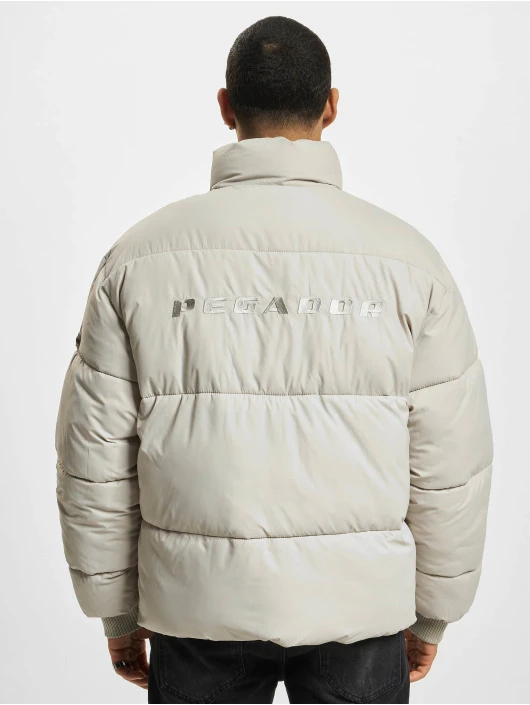 Herren Puffer Jacket Peigan in grau Pegador Herren Puffer Jacket Peigan In Grau -Modisches Herrenbekleidungs Geschäft pegador puffer jacket grau 940945 1