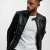Redefined Rebel Herren Lederjacke Chris In Schwarz 1 Redefined Rebel Herren Lederjacke Chris In Schwarz -Modisches Herrenbekleidungs Geschäft redefined rebel lederjacke schwarz 969900