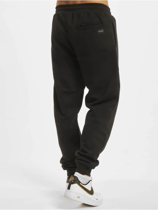 Herren Jogginghose Courtside in schwarz ROCAWEAR Herren Jogginghose Courtside In Schwarz -Modisches Herrenbekleidungs Geschäft rocawear jogginghose schwarz 825310 1