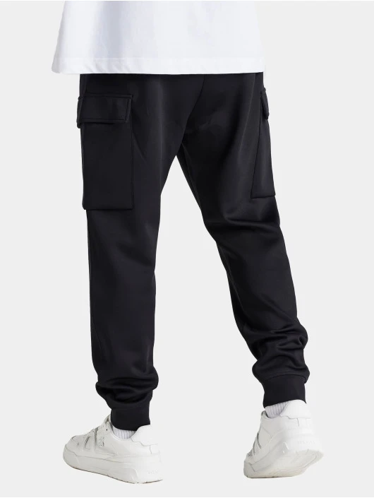 Herren Cargohose Exhibit Cuffed in schwarz Herren Cargohose Exhibit Cuffed In Schwarz -Modisches Herrenbekleidungs Geschäft sik silk cargohose schwarz 902011 1