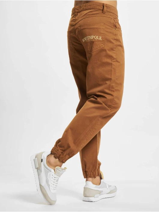 Herren Chino Script Twill in braun Southpole Herren Chino Script Twill In Braun -Modisches Herrenbekleidungs Geschäft southpole chino braun 894392 1