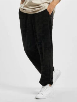 Southpole Herren Jogginghose Aop Velour In Schwarz