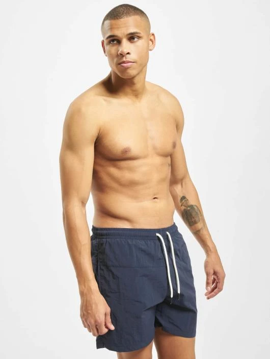 Herren Badeshorts Block in blau URBAN CLASSICS Herren Badeshorts Block In Blau -Modisches Herrenbekleidungs Geschäft urban classics badeshorts blau 304584
