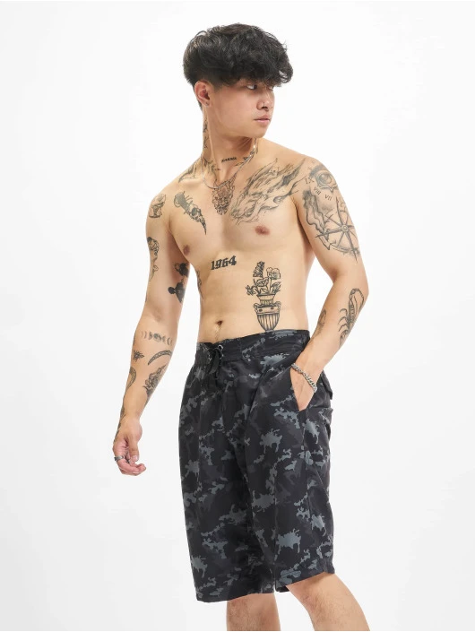Herren Badeshorts Board Swim in camouflage URBAN CLASSICS Herren Badeshorts Board Swim In Camouflage -Modisches Herrenbekleidungs Geschäft urban classics badeshorts camouflage 750542
