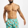 URBAN CLASSICS Herren Badeshorts Pattern In Grün -Modisches Herrenbekleidungs Geschäft urban classics badeshorts gruen 751730