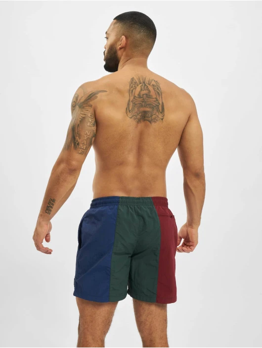 Herren Badeshorts 3-Tone in rot URBAN CLASSICS Herren Badeshorts 3-Tone In Rot -Modisches Herrenbekleidungs Geschäft urban classics badeshorts rot 798317 1