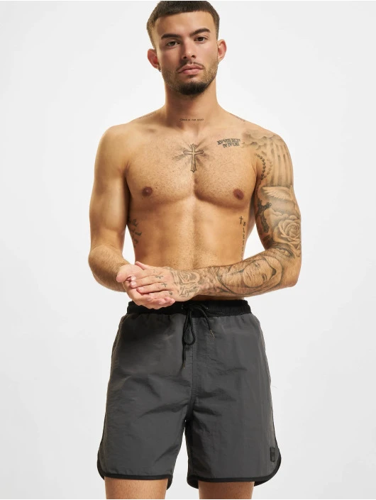 Herren Badeshorts Retro Swim in schwarz URBAN CLASSICS Herren Badeshorts Retro Swim In Schwarz -Modisches Herrenbekleidungs Geschäft urban classics badeshorts schwarz 903861