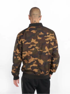URBAN CLASSICS Herren Bomberjacke Light Camo Bomber In Camouflage -Modisches Herrenbekleidungs Geschäft urban classics bomberjacke camouflage 305708 1