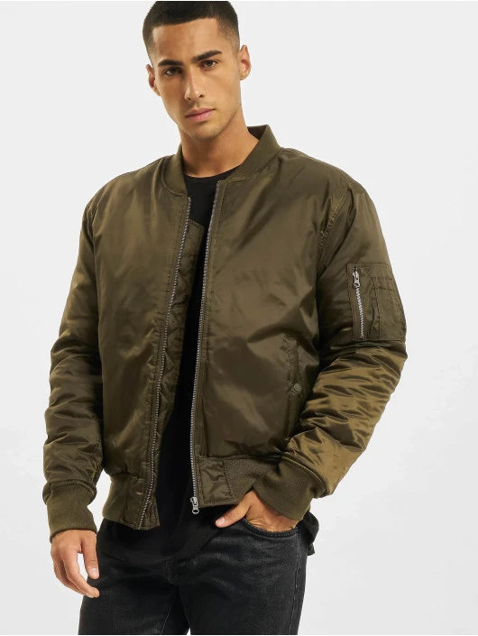 Herren Bomberjacke Basic in grün URBAN CLASSICS Herren Bomberjacke Basic In Grün -Modisches Herrenbekleidungs Geschäft urban classics bomberjacke gruen 294534