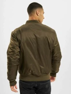 URBAN CLASSICS Herren Bomberjacke Basic In Grün 3 URBAN CLASSICS Herren Bomberjacke Basic In Grün -Modisches Herrenbekleidungs Geschäft urban classics bomberjacke gruen 294534 1
