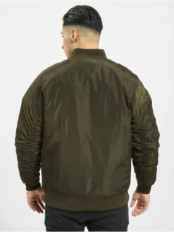 URBAN CLASSICS Herren Bomberjacke Oversized In Olive -Modisches Herrenbekleidungs Geschäft urban classics bomberjacke olive 305718 1