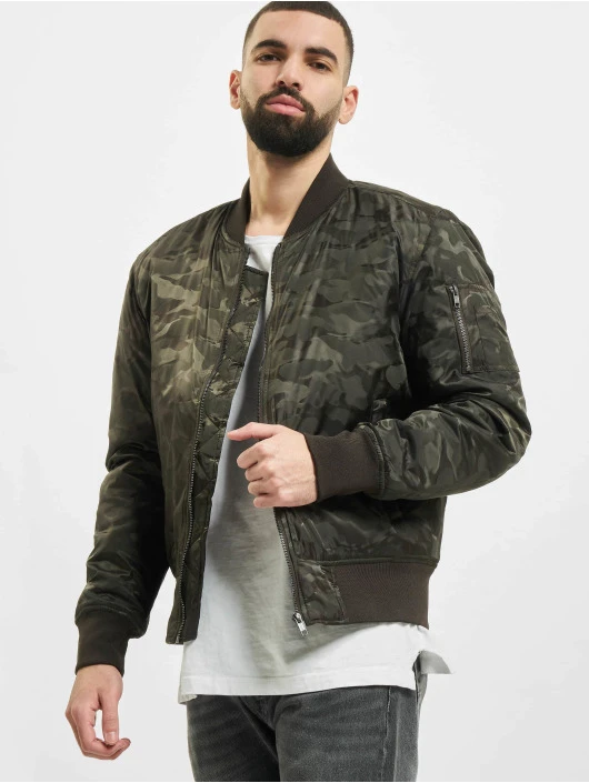 Herren Bomberjacke Tonal Camo in olive URBAN CLASSICS Herren Bomberjacke Tonal Camo In Olive -Modisches Herrenbekleidungs Geschäft urban classics bomberjacke olive 305757