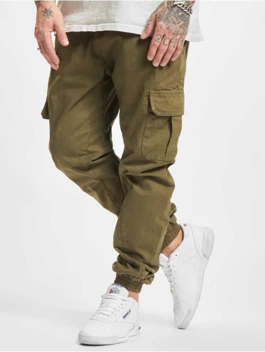Herren Cargohose Cargo Jogging in olive URBAN CLASSICS Herren Cargohose Cargo Jogging In Olive -Modisches Herrenbekleidungs Geschäft urban classics cargohose olive 263770