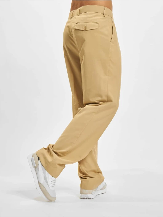 Herren Chino Straight Pleat-Front in beige URBAN CLASSICS Herren Chino Straight Pleat-Front In Beige -Modisches Herrenbekleidungs Geschäft urban classics chino beige 903731 1