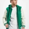 URBAN CLASSICS Herren College Jacke Hooded Oldschool In Grün 2 URBAN CLASSICS Herren College Jacke Hooded Oldschool In Grün -Modisches Herrenbekleidungs Geschäft urban classics college jacke gruen 92169