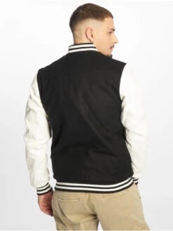 URBAN CLASSICS Herren College Jacke Oldschool In Schwarz 3 URBAN CLASSICS Herren College Jacke Oldschool In Schwarz -Modisches Herrenbekleidungs Geschäft urban classics college jacke schwarz 67414 1