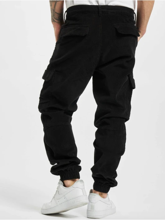 Herren Jogginghose Corduroy Cargo in schwarz URBAN CLASSICS Herren Jogginghose Corduroy Cargo In Schwarz -Modisches Herrenbekleidungs Geschäft urban classics jogginghose schwarz 799103 1