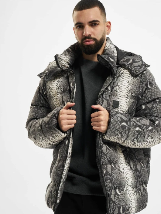 Herren Puffer Jacket Hooded AOP in grau URBAN CLASSICS Herren Puffer Jacket Hooded AOP In Grau -Modisches Herrenbekleidungs Geschäft urban classics puffer jacket grau 799908