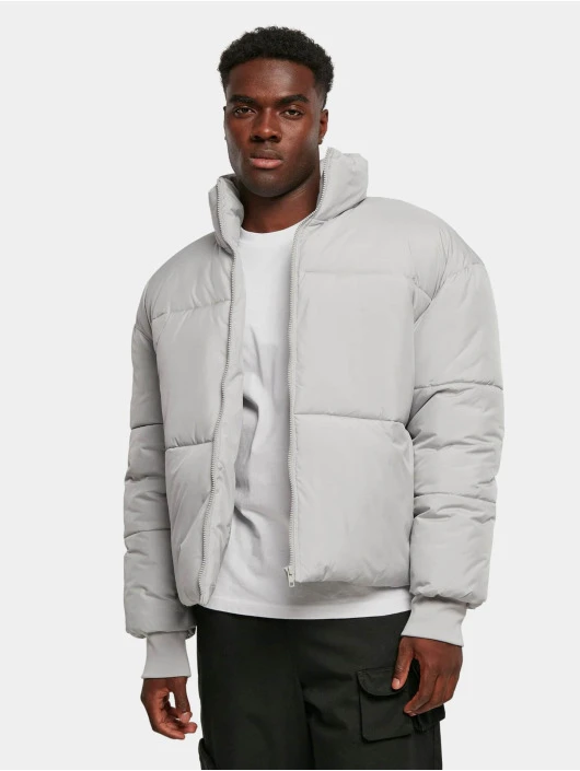 Herren Puffer Jacket Short Big in grau URBAN CLASSICS Herren Puffer Jacket Short Big In Grau -Modisches Herrenbekleidungs Geschäft urban classics puffer jacket grau 919263