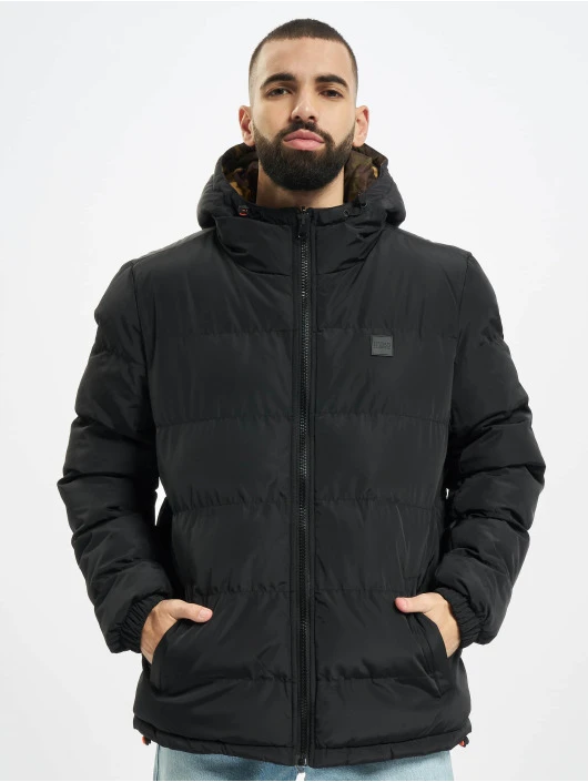 Herren Puffer Jacket Reversible Hooded in schwarz URBAN CLASSICS Herren Puffer Jacket Reversible Hooded In Schwarz -Modisches Herrenbekleidungs Geschäft urban classics puffer jacket schwarz 800414 1