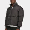 URBAN CLASSICS Herren Puffer Jacket Short Big In Schwarz 2 URBAN CLASSICS Herren Puffer Jacket Short Big In Schwarz -Modisches Herrenbekleidungs Geschäft urban classics puffer jacket schwarz 919260