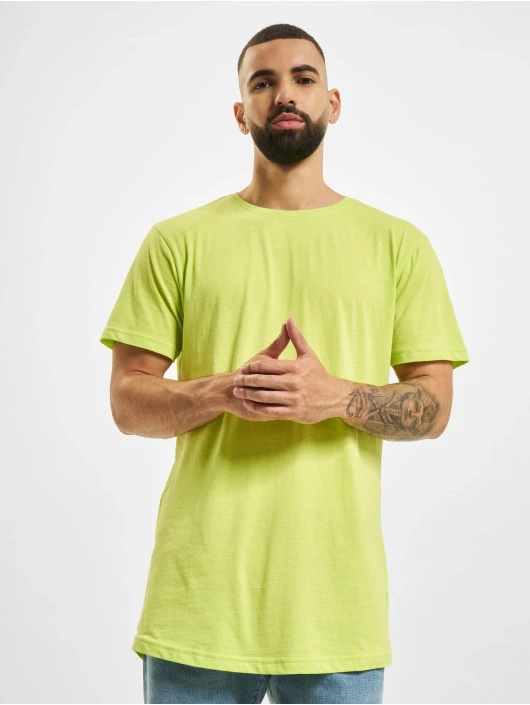 Herren T-Shirt Shaped Long in grün URBAN CLASSICS Herren T-Shirt Shaped Long In Grün -Modisches Herrenbekleidungs Geschäft urban classics t shirt gruen 636937