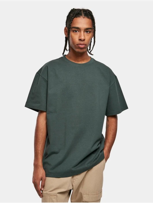 Herren T-Shirt Heavy Oversized in grün URBAN CLASSICS Herren T-Shirt Heavy Oversized In Grün -Modisches Herrenbekleidungs Geschäft urban classics t shirt gruen 910902