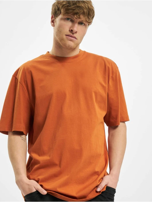 Herren T-Shirt Tall Tee in orange URBAN CLASSICS Herren T-Shirt Tall Tee In Orange -Modisches Herrenbekleidungs Geschäft urban classics t shirt orange 801198