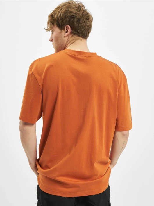 Herren T-Shirt Tall Tee in orange URBAN CLASSICS Herren T-Shirt Tall Tee In Orange -Modisches Herrenbekleidungs Geschäft urban classics t shirt orange 801198 1
