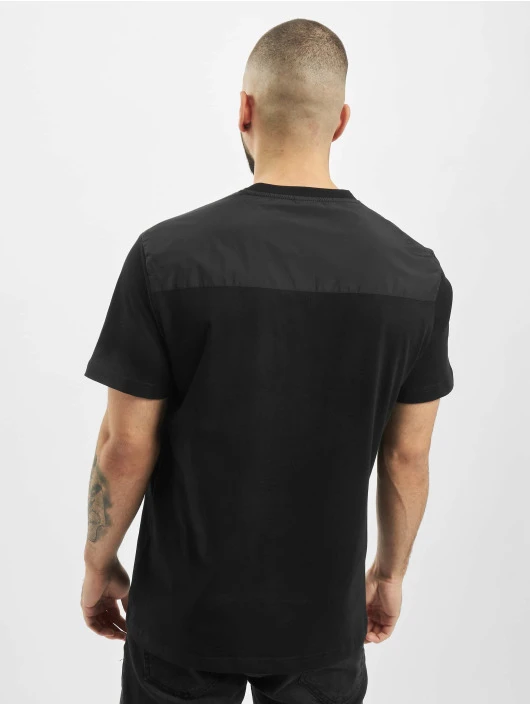 Herren T-Shirt Military in schwarz URBAN CLASSICS Herren T-Shirt Military In Schwarz -Modisches Herrenbekleidungs Geschäft urban classics t shirt schwarz 746629 1