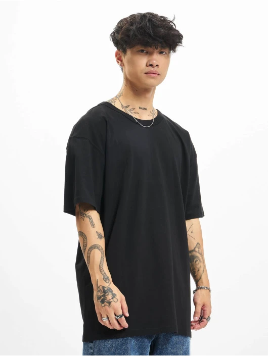 Herren T-Shirt Oversized 2-Pack in schwarz URBAN CLASSICS Herren T-Shirt Oversized 2-Pack In Schwarz -Modisches Herrenbekleidungs Geschäft urban classics t shirt schwarz 910467 1