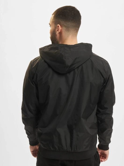 Herren Übergangsjacke Contrast Windrunner in schwarz URBAN CLASSICS Herren Übergangsjacke Contrast Windrunner In Schwarz -Modisches Herrenbekleidungs Geschäft urban classics uebergangsjacke schwarz 33300 1