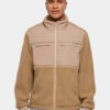 URBAN CLASSICS Herren Winterjacke Patched Sherpa In Beige -Modisches Herrenbekleidungs Geschäft urban classics winterjacke beige 918371