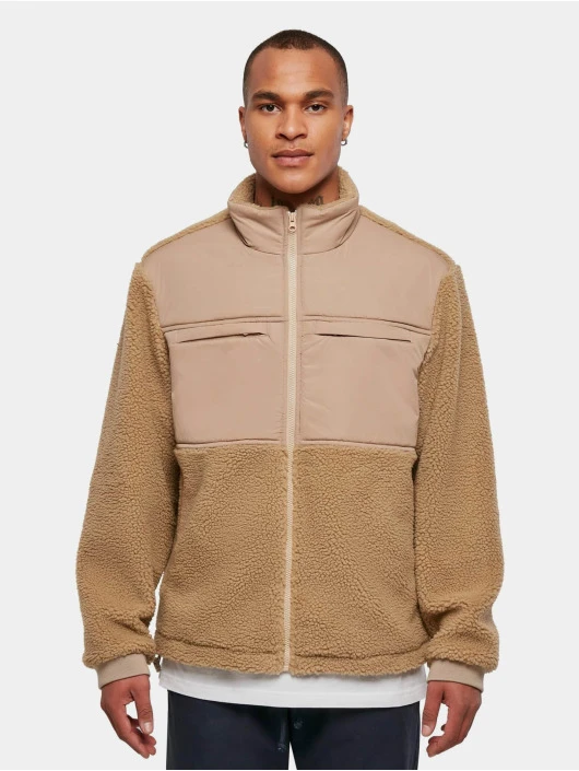 Herren Winterjacke Patched Sherpa in beige URBAN CLASSICS Herren Winterjacke Patched Sherpa In Beige -Modisches Herrenbekleidungs Geschäft urban classics winterjacke beige 918371
